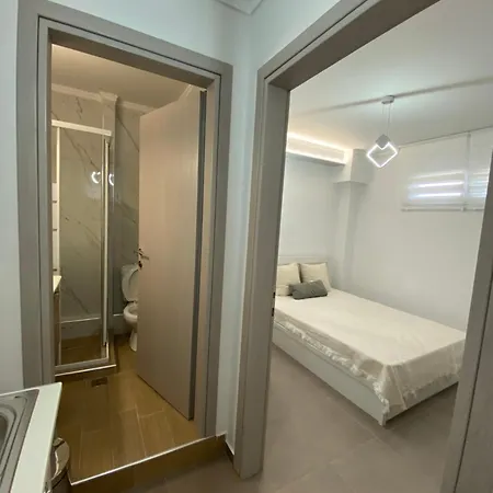 Efi's Nea Michaniona