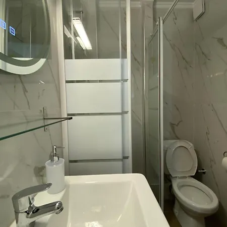 Efi's Nea Michaniona